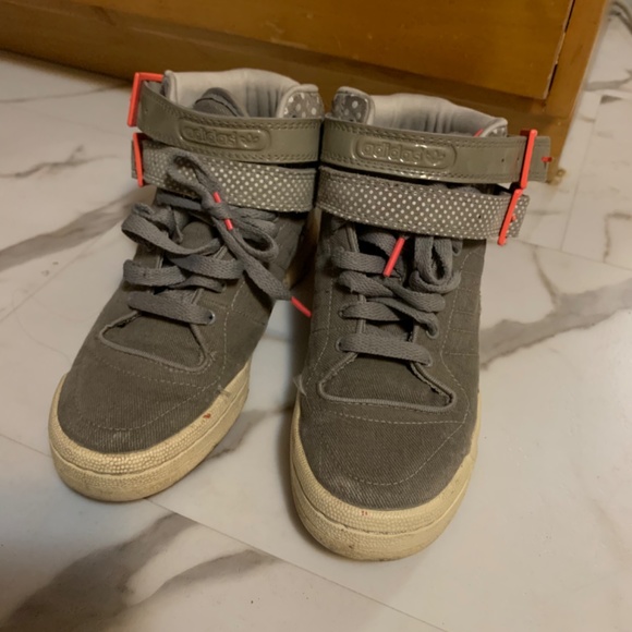 Adidas womens Hightops - Picture 3 of 4